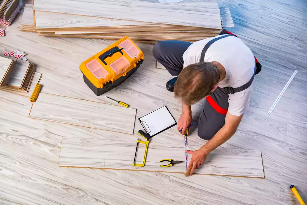 Proffesional instaling hardwoof flooring